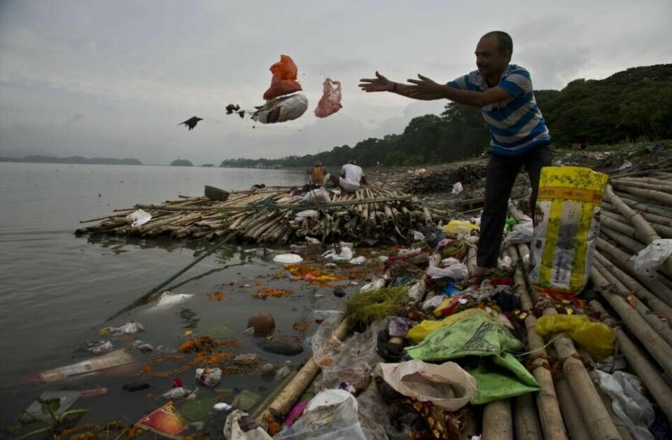 Enligt forskare vid tyska Helmholtz-institutet kommer uppemot 95 procent av plastavfallet i våra hav och oceaner från tio floder i framför allt Kina, Indien och övriga Asien. Den indiska floden Brahmaputra är en av dem. Foto: Anupam Nath/AP/TT