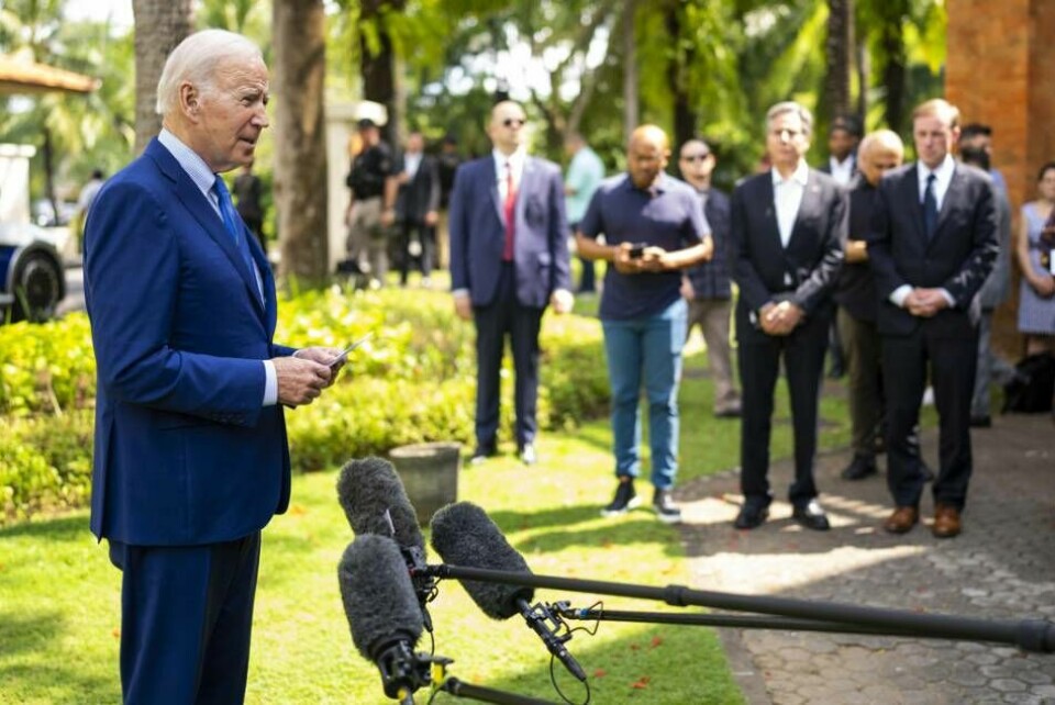 USA:s president Joe Biden mötte reportrar efter ett snabbinkallat möte på Bali med anledning av att en robot slog ned och dödade två personer i Polen på tisdagen. Foto: Doug Mills/AP/TT