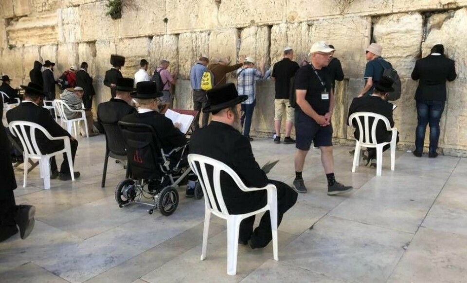 Ledarskribenten Fredrik Haage vill se regeringen bekämpa antisemitismen med hårdare tag. På bilden syns bedjande judar vid Klagomuren i Jerusalem.