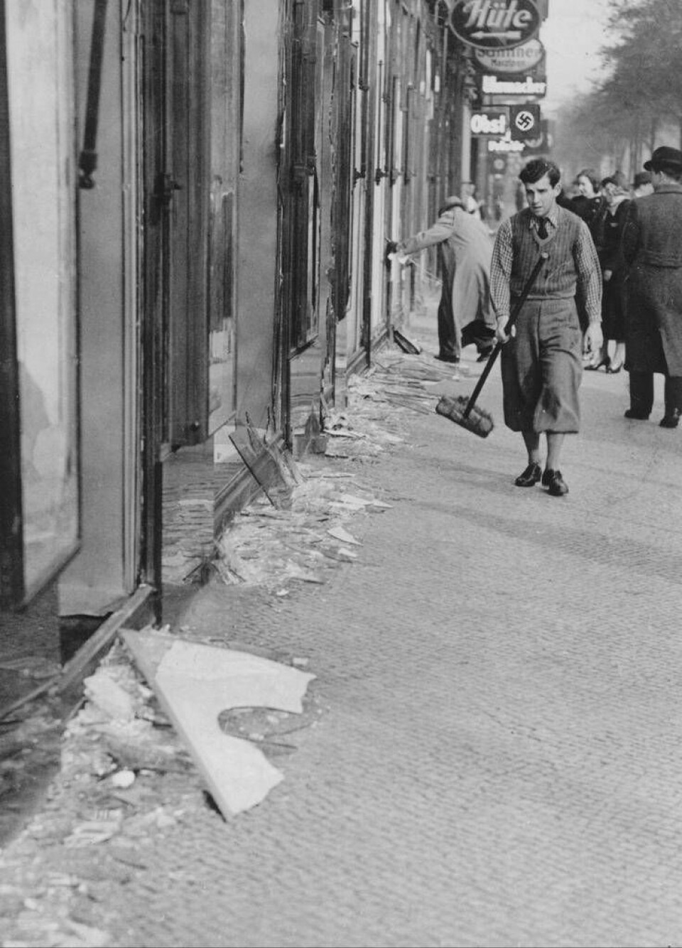 Fler än 400 judar dödades under kristallnatten den 9 november 1938. Foto: TT