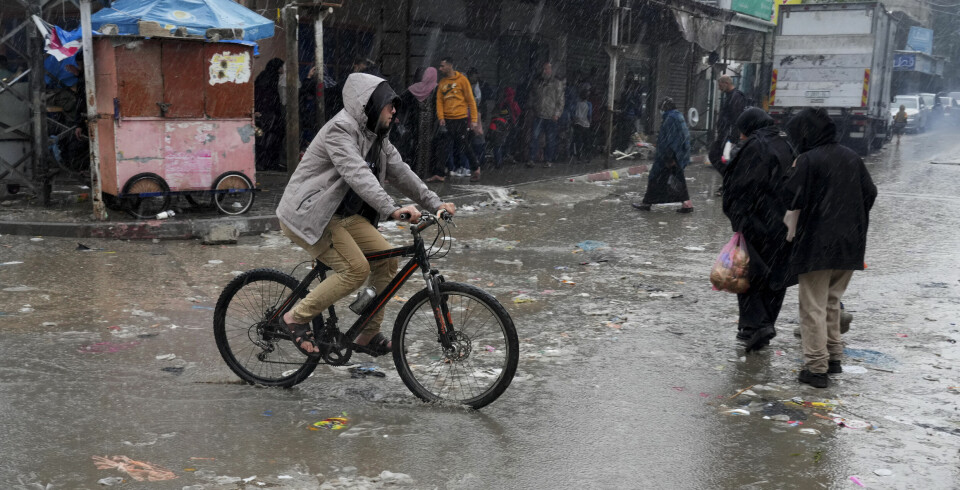 Palestinian rides a bicycle in Nusseirat refugee camp, central Gaza Strip, Monday, Nov. 27, 2023. on the fourth day of the temporary ceasefire between Hamas and Israel. (AP Photo/Hatem Moussa) DV110