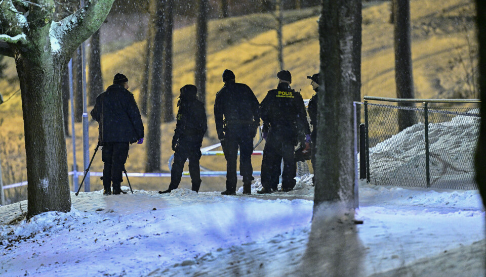 Poliser under en plats i Hovsjö i Södertäje där en skjutning ägde rum den 9 december.
