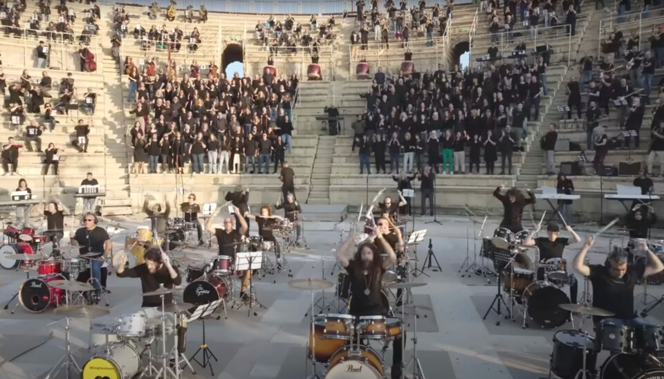 Filmen med konserten har fått över två miljoner visningar. Omkring tusen musiker deltar i en konsert i Israel för att få hem gisslan.