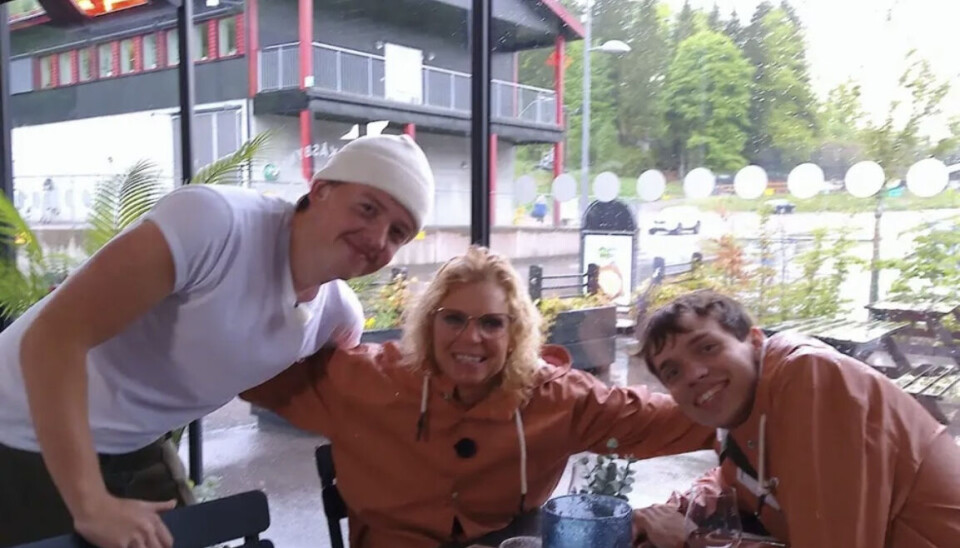 Dan under ett restaurangbesök med två andra deltagare i tv-serien, Desiree Davis och Matt Soderberg.
