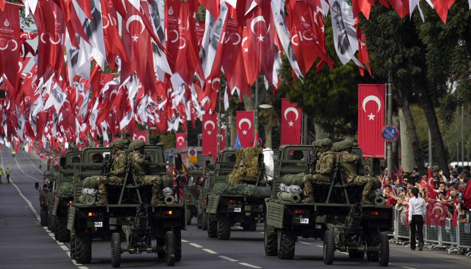 Den turkiska armén deltar i en parad för att fira 100-årsjubileumet efter bildandet av den moderna turkiska republiken.