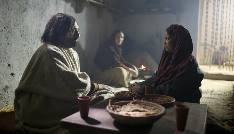 Det var viktigt att ordna med mat till besökare när en betydelsefull person var i byn. Men när Maria väljer lärjungaskapets lyssnande bekräftar Jesus henne.