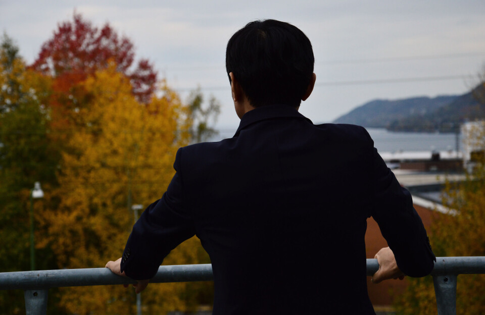 Eftersom den nordkoreanska regimen sträcker ut sina tentakler långt utanför landets gränser kan Kyung-So inte visa sitt ansikte på bild.