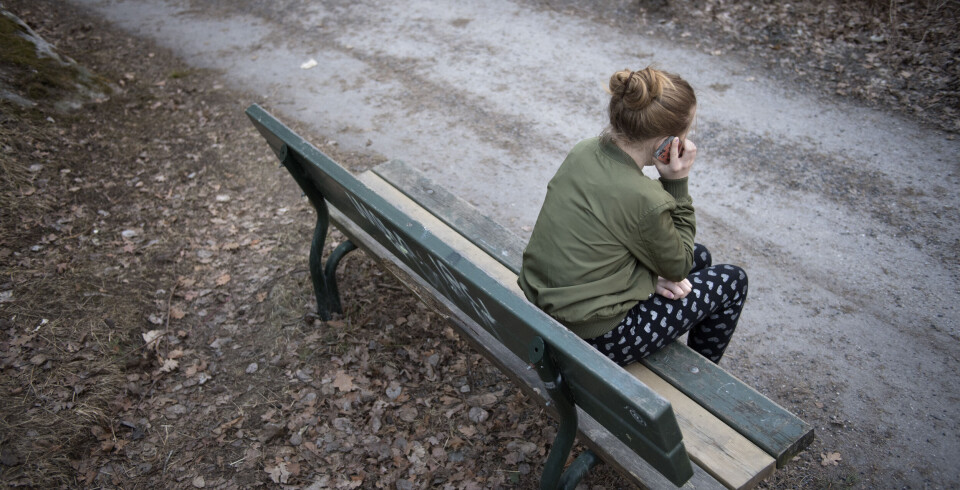 Var finns rimligheten i att en 16-årig flicka inte får skaffa Swish utan att ta med sina föräldrar till banken, men utan vidare kan definiera om sig till pojke via ett enkelt digitalt möte? undrar ledarskribenten.