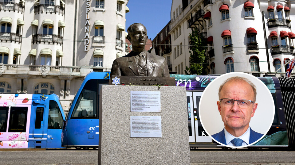 Svenska folket borde få veta vad som hände den svenske diplomaten Raoul Wallenberg, menar debattören. (Bild: Byst av Wallenberg vid Strandvägen, Stockholm, strax intill det kontor där han arbetade innan han begav sig till Budapest, där han räddade tiotusentals människoliv undan Förintelsen.)