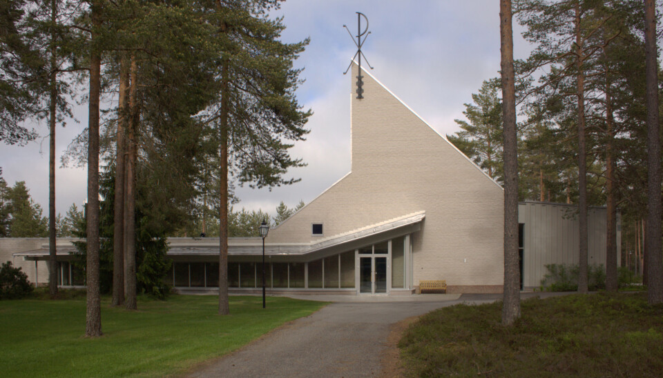 Röbäcks kapell är ett begravningskapell i Umeå som tillhör Luleå stift.