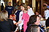 STOCKHOLM, SVERIGE 20260825Drottning Silvia välkomnade en grupp krigsskadade ukrainska barn när de besökte Kunngliga slottet under tisdagen.Foto: Jonas Ekströmer / TT / Kod 10030