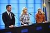 Hannes Hervieu, Elisabeth Thand Ringqvist och Emelie Rossheim talar under en pressträff i Sveriges riksdag.